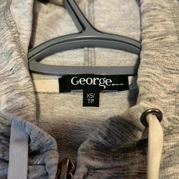 Grey sweater Zip-Up Walmart - Picture 3 of 5